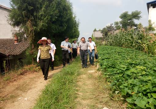 市人大苟主任走访贫困户图片IMG_20170711_094817